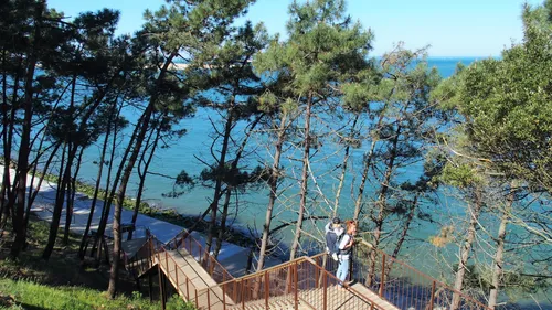 L’escalier pour accéder à la Dune du Pyla depuis la Corniche fermé...