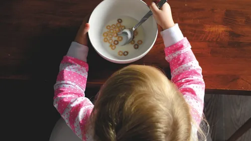 Des pubs alimentaires jugées trop agressives pour les enfants 