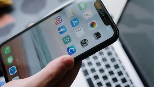 iPhone 13 : bientôt un Face ID qui fonctionne avec le masque et les...