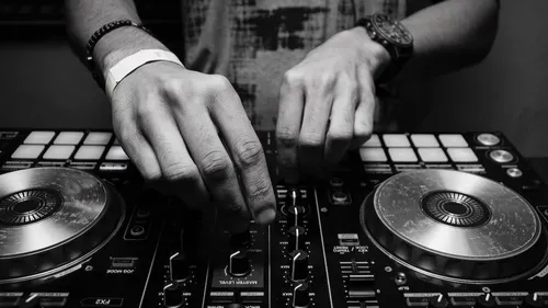 Choisir la bonne table de mixage pour débutant DJ