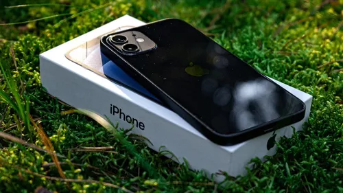 Parly 2 : il trouve un bout de carrelage à la place d’un iPhone...