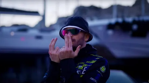 Jul : Bientôt un film sur sa vie ?