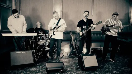 Foenix 7777 : cheminots le jour, groupe de rock la nuit !