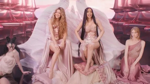 Shakira révèle un single avec Cardi B pour la sortie de son nouvel...