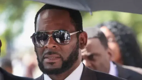 R. Kelly poursuit l'administration pénitentiaire américaine en...