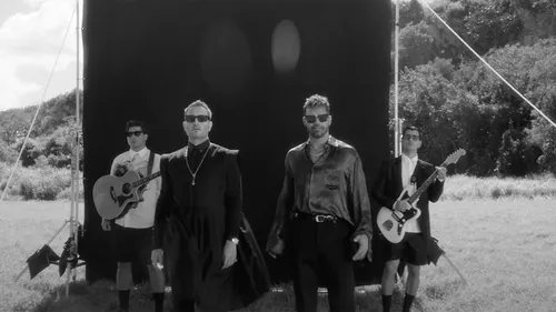 Ricky Martin, Reik - A Veces Bien Y A Veces Mal