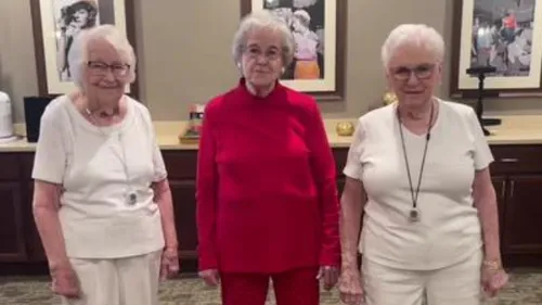 Les résidentes d'une maison de retraite refont le show de Rihanna...