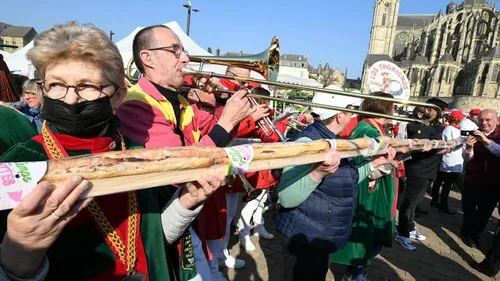 101,43m : le plus long sandwich aux rillettes est de nouveau...