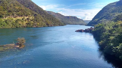 Immigration clandestine : le Texas installe des barrières...