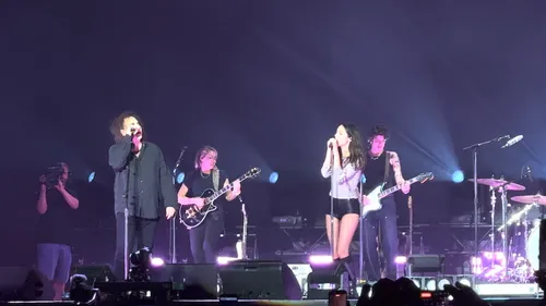 Olivia Rodrigo et Robert Smith dévoilent leur single commun "What’s...