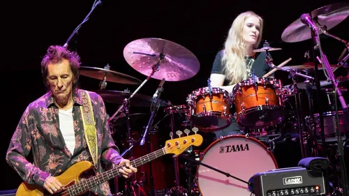 Le légendaire groupe Rush engage une batteuse pour sa tournée