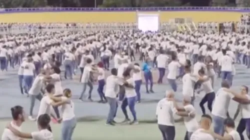 Venezuela : ils battent le record de la plus grande salsa au monde...