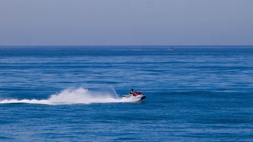 En Espagne, un jeune homme passe 12 heures en pleine mer sur son...