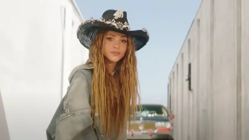 Shakira, Fuerza Regida - El Jefe