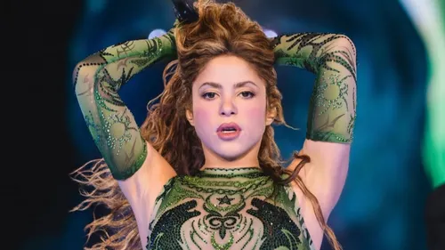 Shakira chute en plein concert : "Je suis en caoutchouc"