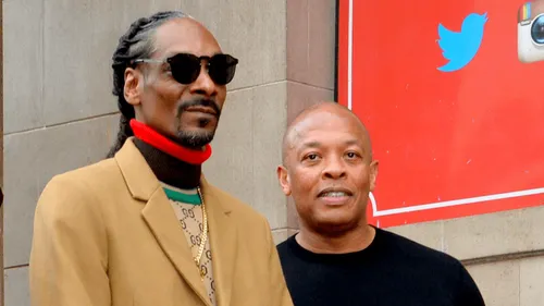 Snoop Dogg annonce un concert exceptionnel avec Dr. Dre pour les 30...