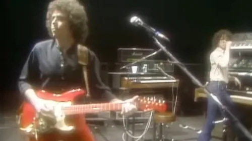 Guitares et guitaristes de légende : la PGM/Moon Stratocaster rouge...