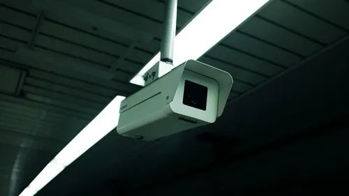 Caméras dans les crèches et les Ehpad : peut-on vraiment filmer les...