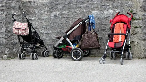 Très éméché, un couple oublie son bébé sur son palier