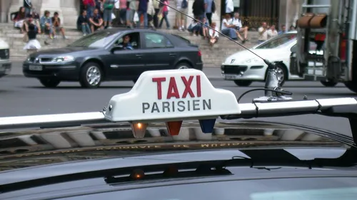 Routes : le trafic perturbé par les opérations escargot des taxis