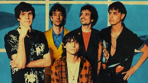 The Strokes annoncent leur nouvel album « Reality Awaits », un...