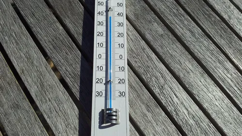 Pourquoi les écoles ne sont-elles pas climatisées ? Le paradoxe...