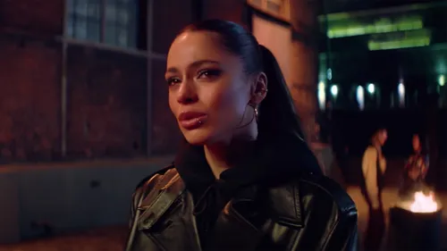 TINI - Carne y Hueso