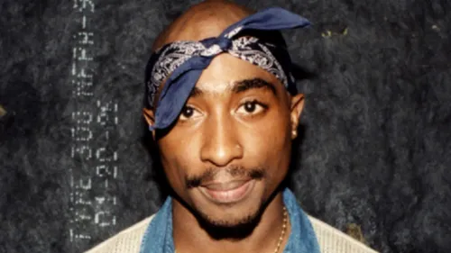 Le bandana emblématique de Tupac, les bottes de Nicki Minaj... Les...