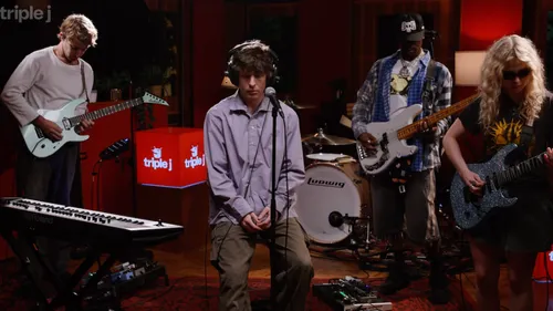 Turnstile signe une étonnante reprise d’"I Wanna Be Adored" des...