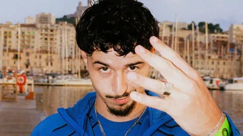 TYPHEE dévoile « Vega », un nouvel EP pour confirmer son ascension