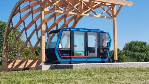 À Saint-Quentin-en-Yvelines, Urbanloop dépose le premier rail de...