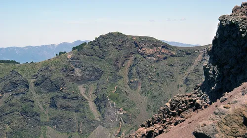Italie : il veut prendre un selfie et tombe dans le Vésuve