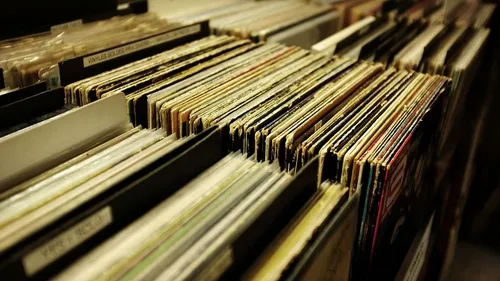 1000 mètres carrés de vinyls, expo éphémère IKEA et vivre la « Nuit...