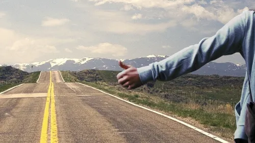 Un groupe de death metal abandonne son chanteur sur une aire...