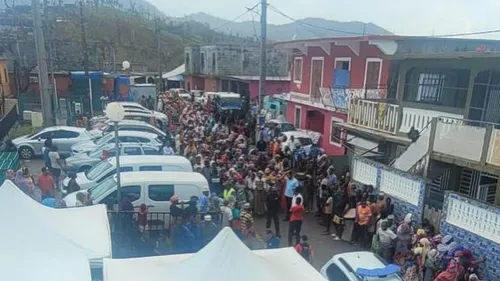 Crise à Mayotte : Saint-Etienne valide l'envoi de 2 conteneurs, la...