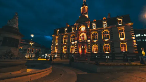 Roanne : Du orange contre les violences faites aux femmes