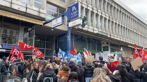 Grève dans la Loire : 300 manifestants devant l'inspection, 1...