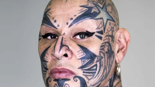 Un artiste de renommée internationale va installer une œuvre...