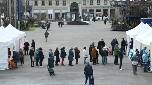 Saint-Etienne : La place de l'Hôtel de Ville se transforme en...