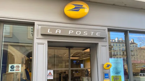 Saint-Etienne : Une mobilisation devant la Poste de Badouillère