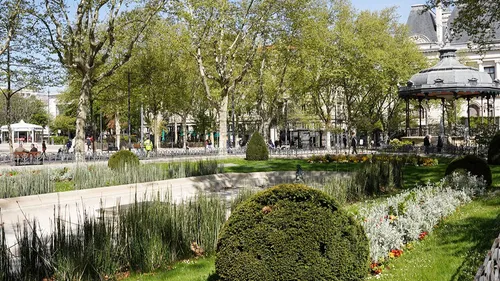 Un bus d'info sur l'endométriose fait escale dans la Loire