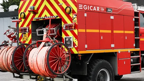 Loire : un camion s'embrase près d'une station-service