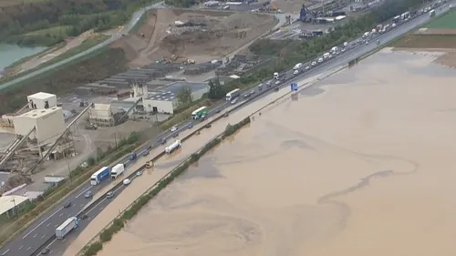 Orages : La Loire (re)bascule en vigilance jaune, l'A7 coupée en...