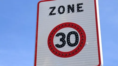 Zone 30 : Fini les priorités à droite, retour des feux tricolores 