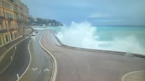 Météo : plusieurs milliers de foyers privés de courant 