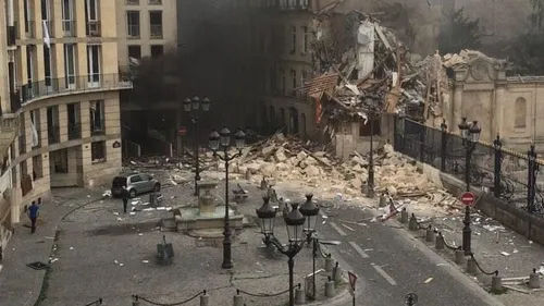 Violente explosion de gaz à Paris : un corps retrouvé sous les...
