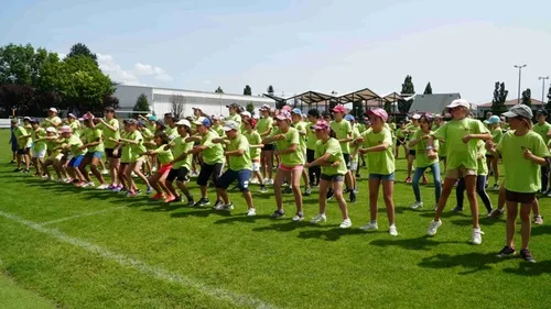 [vidéo] La Talaudière : 160 élèves mobilisés pour un "Haka géant"