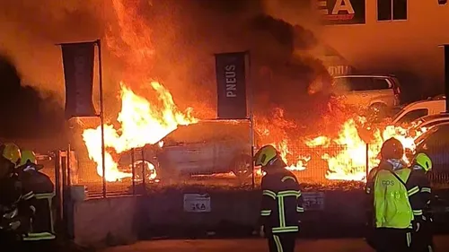 Villars : Des voitures prennent feu dans un garage en pleine nuit