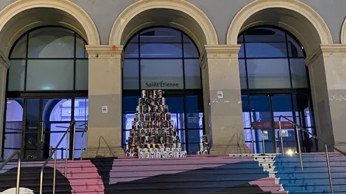 Un chamboule-tout pour demander la démission de Gaël Perdriau