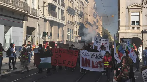 Entre 2600 et 10 000 manifestants à Saint-Etienne, les cours...